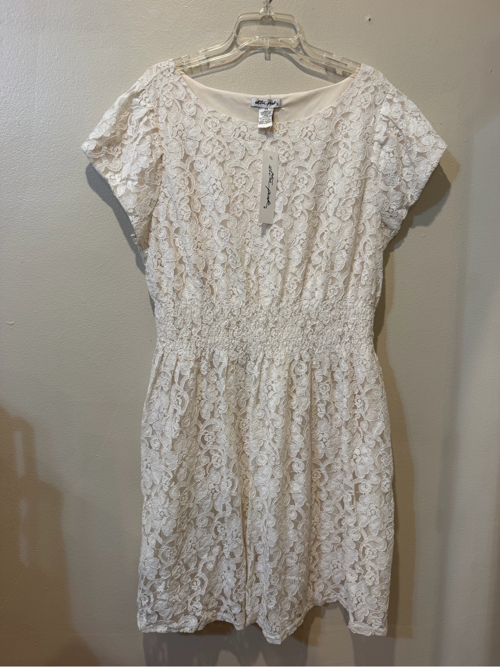 Ultra Pink White Lace Short Sleeve Dress